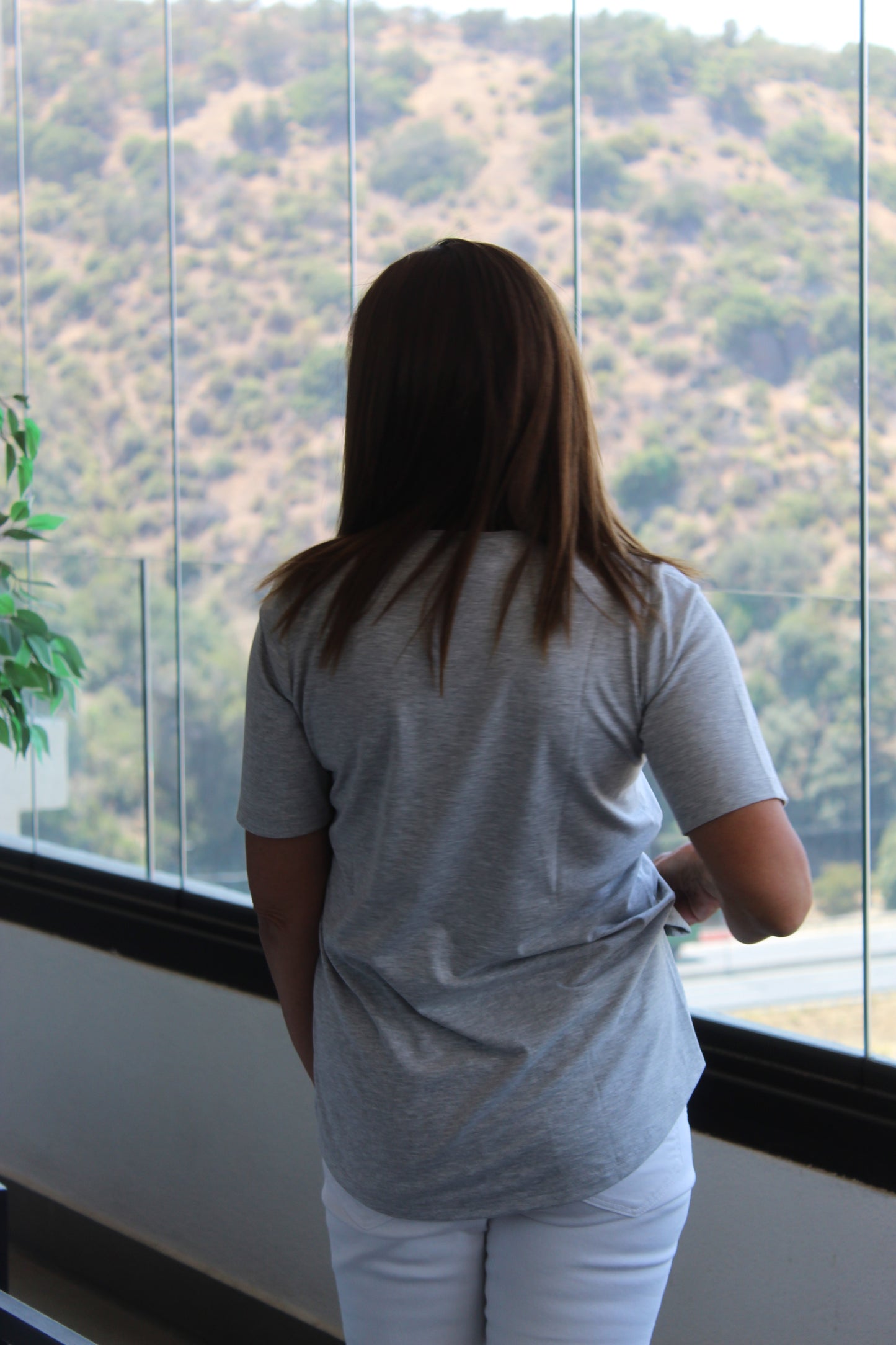 Polera Bordada Gris